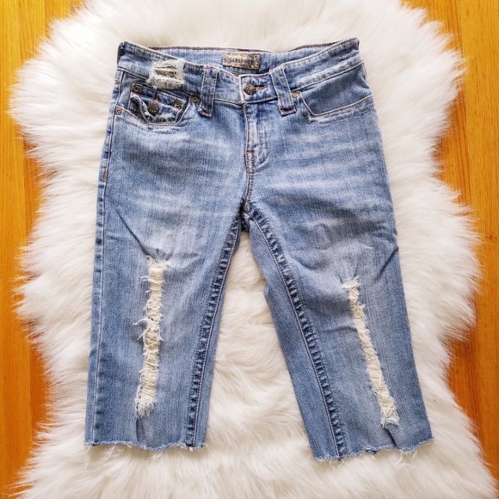Cut Off Capri Jeans - Distressed & Frayed